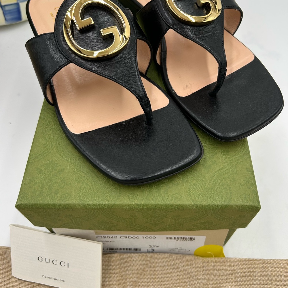 Women's Gucci, blonde  GG Leather thong sandals size 37.5 made in Italy - Picture 5 of 11
